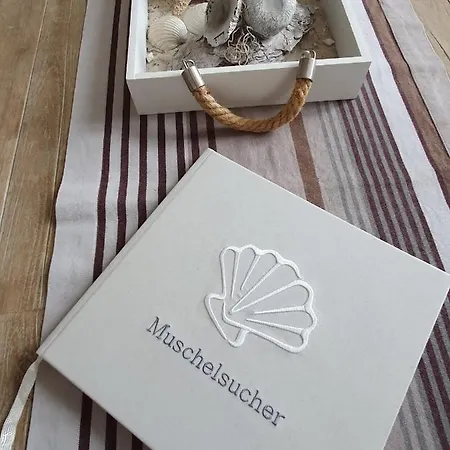 Muschelsucher * Boltenhagen (Ostseebad)